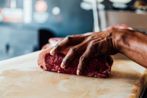 Minder vlees eten is goed voor het milieu en je persoonlijke voetafdruk